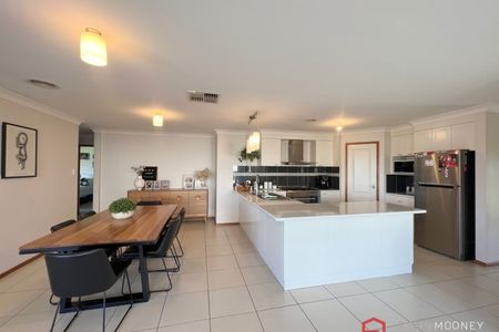 11 Tahara Crescent Estella NSW 2650 - Photo 3