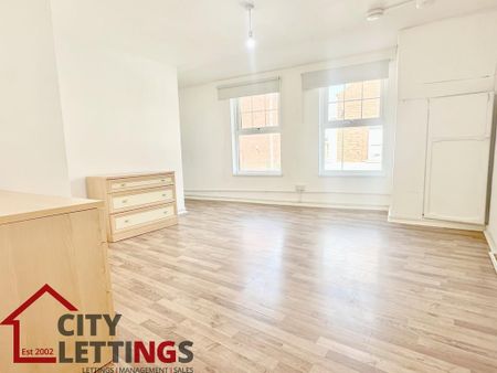 2 bedroom flat to rent - Photo 2