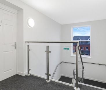 2 Bed Flat, Skybridge Close, CV6 - Photo 3