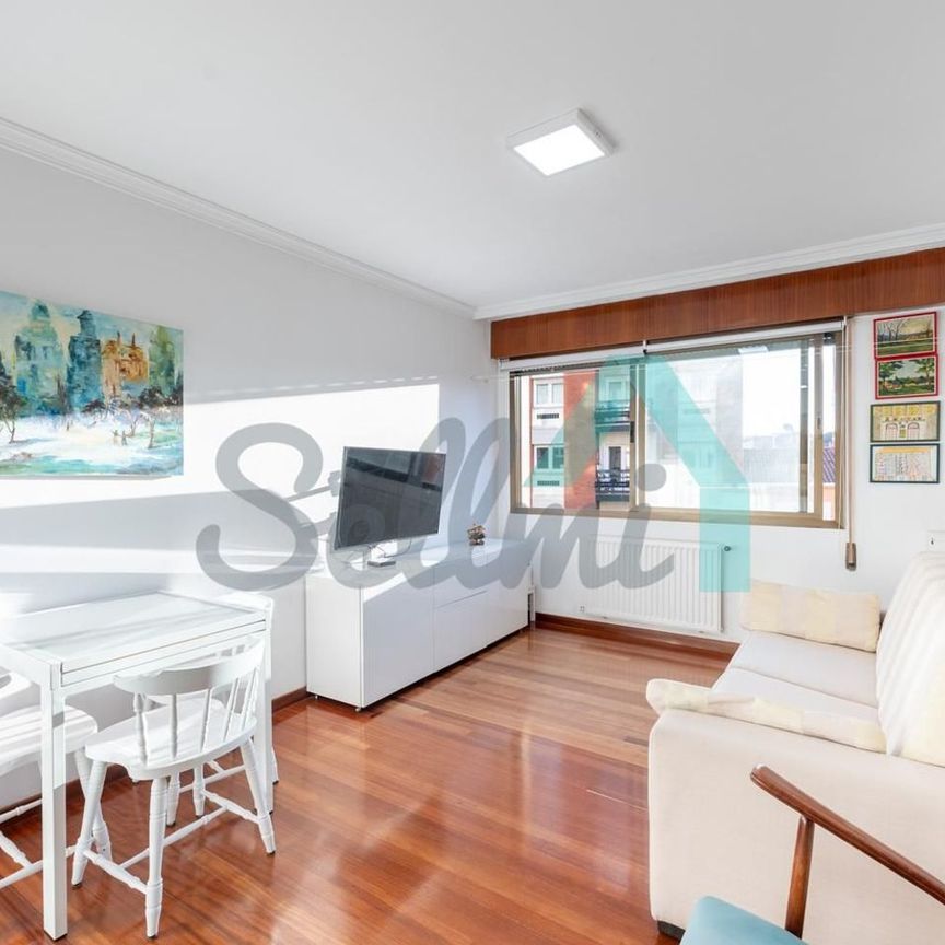 Alquiler de piso en Calle Menéndez Pelayo - Photo 1