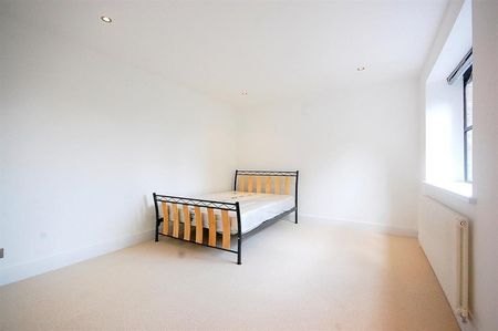2 bedroom Flat To Let - Photo 2