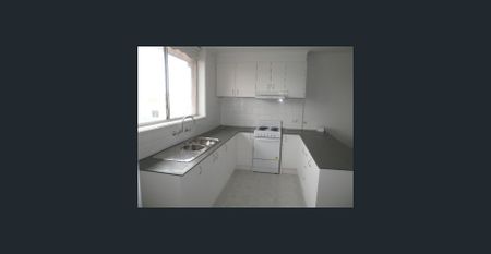 Two Bedroom Apartment! - Photo 3