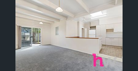 Perfect family home in convenient location! - Photo 2