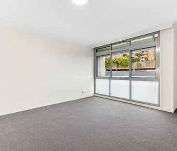 Modern, Light-Filled Studio in the Heart of Bondi Junction - Photo 4