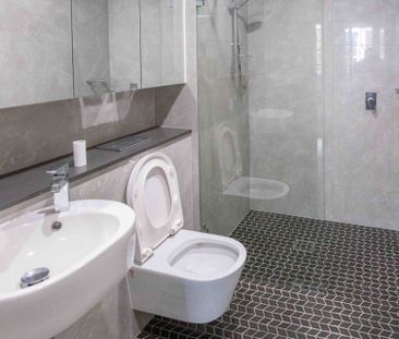 Lifestyle of Convenience-the spacious THREE Beds Room apartment! - Photo 6