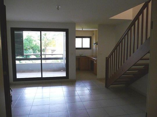 Location Appartement 3 pièces 72m² LA POSSESSION 97419 - Photo 1