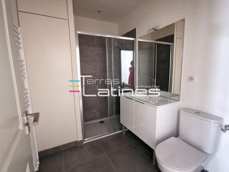 Location Appartement 1 pièce 37m² NIMES 30000 - Photo 3