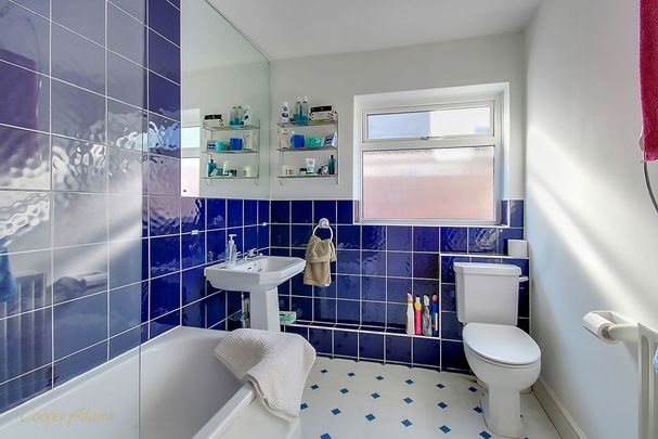 3 bed detached bungalow to rent in Normandy Lane, East Preston, BN16 - Photo 1