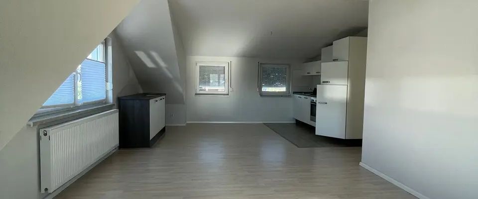 Sanierte 3-Zimmer-Dachgeschosswohnung mit Gartennutzung und Garage mit Stellplatz davor - Photo 1