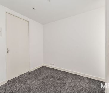 The epitome of inner-city living - Photo 6