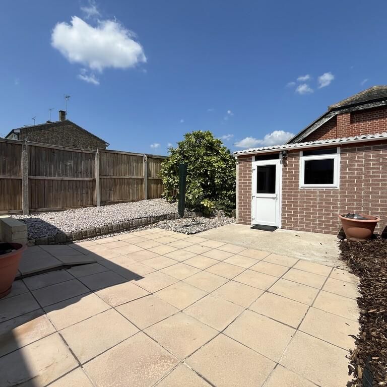 4 bedroom semi-detached house to rent - Photo 1