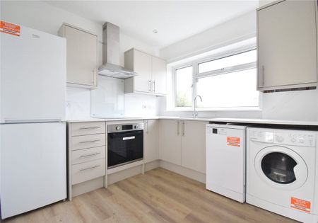 Newly Renovated 3 bedroom house to rent in the popular Cherry Hinton district within walking distance of ARM and the High Street offering a parade of shops. GCH. Rear enclosed garden. Unfurnished. Street Parking. - Photo 2