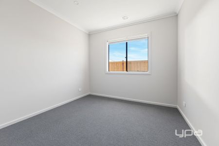 BRAND NEW FAMILY HOME! - Photo 2