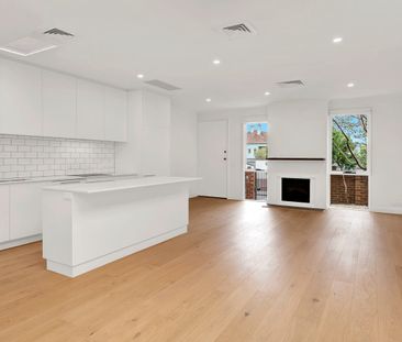 Hop, skip and a jump from the Botanic Gardens - Photo 1