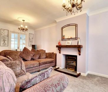 5 Beds - Semi-detached house - - Photo 3