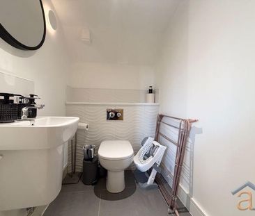 3 bedroom semi-detached house to rent - Photo 6