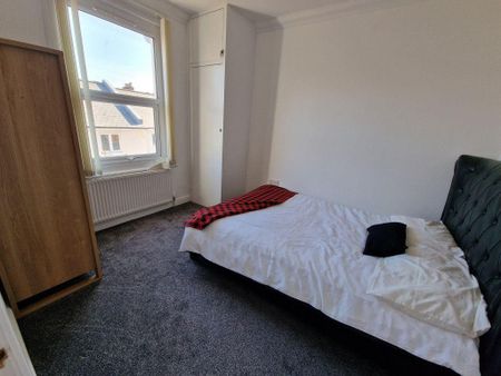 3 bedroom maisonette to rent - Photo 4