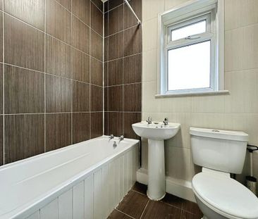 2 bedroom end of terrace house to rent - Photo 6