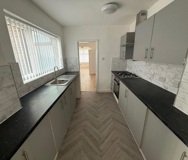 3 bedroom terraced house to rent - Photo 6