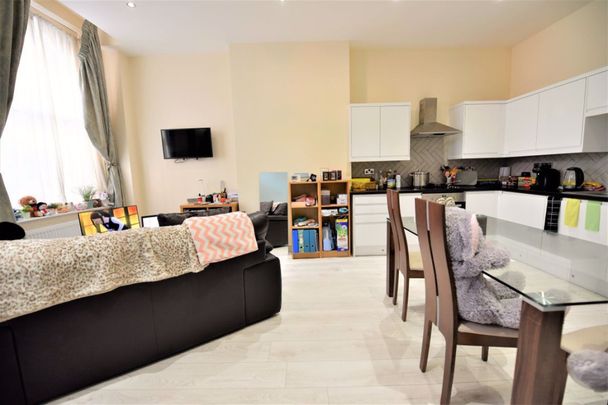 1 bedroom Flat in Aire Street, Leeds - Photo 1