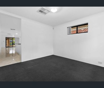 Charming Cottage-Style Home Overlooking Bushland - Photo 5