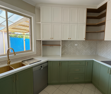 Luxury Family Living in a Blue-Ribbon Panania Location - Photo 4