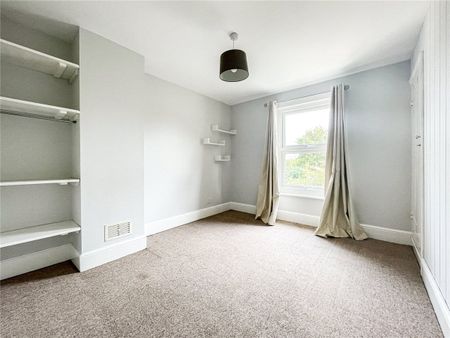 Well presented 2 bedroom mid terraced house situated in the popular Village of Histon. GCH. Off Street Parking. Walking Distance to High Street. Unfurnished. - Photo 4