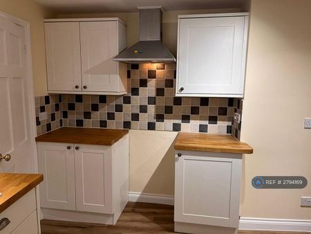 1 bedroom flat to rent - Photo 2