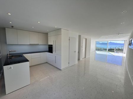 Duplex with high-end finishes and panoramic views of the lake and mountains - Photo 4