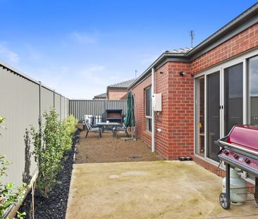 Low-Maintenance Home Offering Comfort, Style and Everyday Convenience - Photo 2