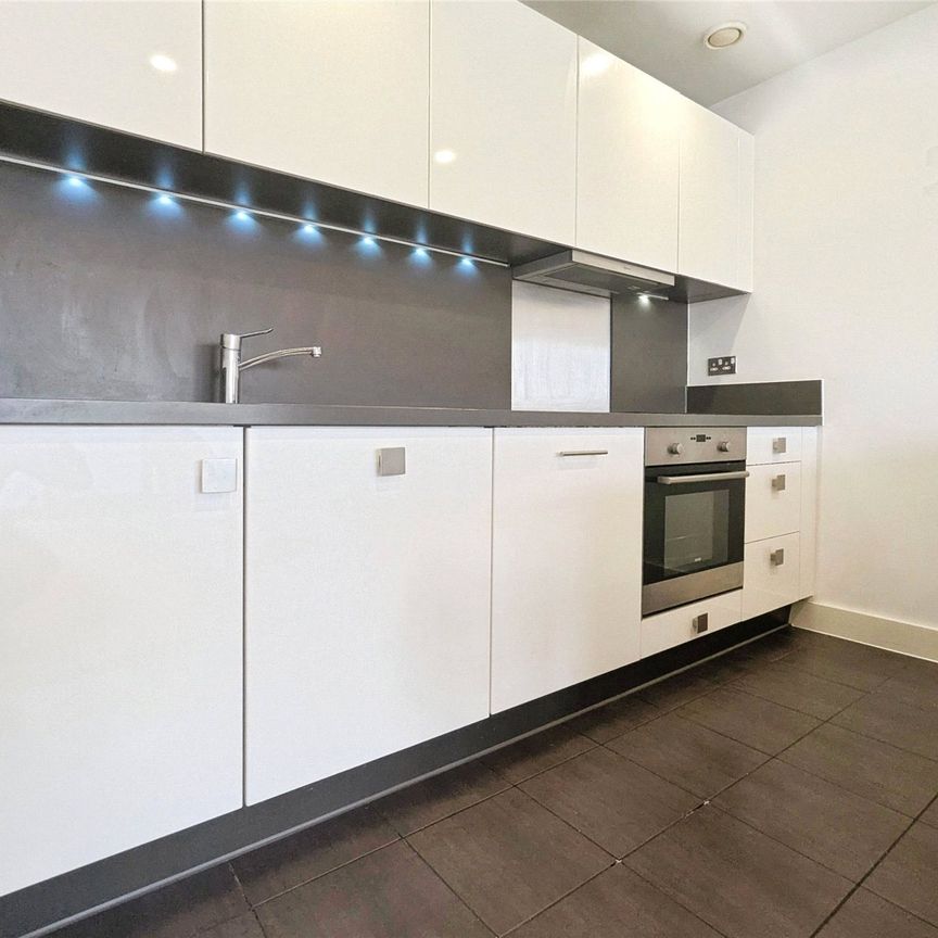 Heron House, Rushley Way, Reading, RG2 - Photo 1