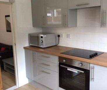 3 bedroom terraced house to rent - Photo 3
