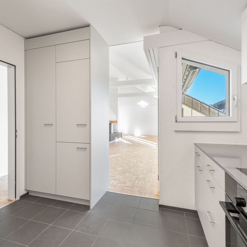 Space for the whole family newly renovated 5.5-room penthouse apartment - Photo 1