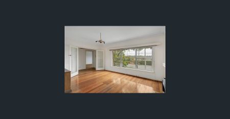 LARGE FAMILY HOME - Photo 2