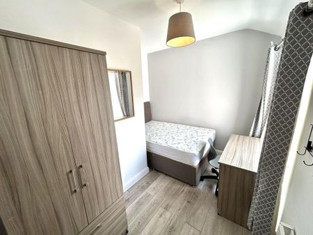 5 bedroom terraced house to rent - Photo 4