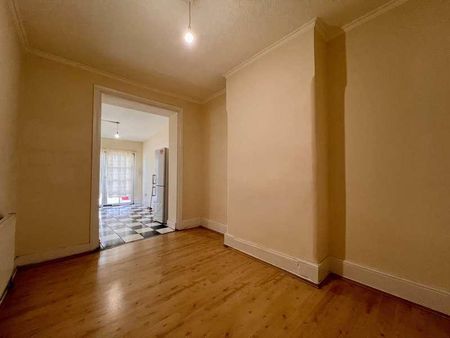 Byron Avenue, Manor, E12 - Photo 5