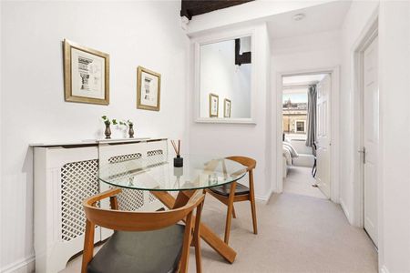 Well presented top floor flat in South Kensington close to Hyde Park, offering two double bedrooms, two bathrooms and double height entrance hall with exposed beams. - Photo 4