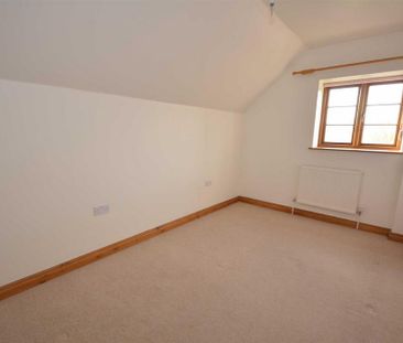 4 bedroom semi-detached house to rent - Photo 5