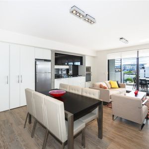 Large 1 bedroom furnished apartment - Photo 3