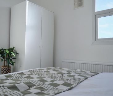 1 bedroom in a house share to rent - Photo 3