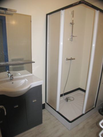 Location Appartement 2 pièces 56m² LUSIGNAN 86600 - Photo 3