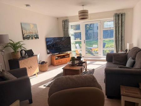 2 bedroom flat to rent - Photo 2