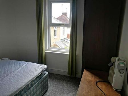 Bedroom Detached House In Winton, BH9 - Photo 5