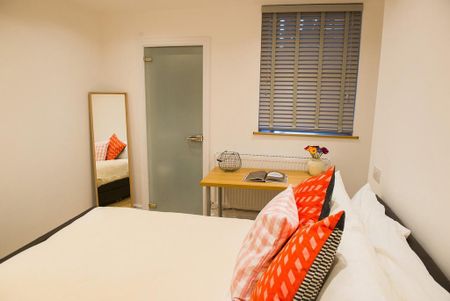 1 bedroom in a house share to rent - Photo 2