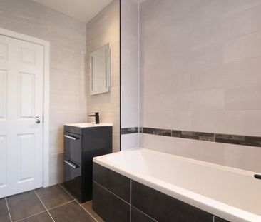 4 bedroom end of terrace house to rent - Photo 4