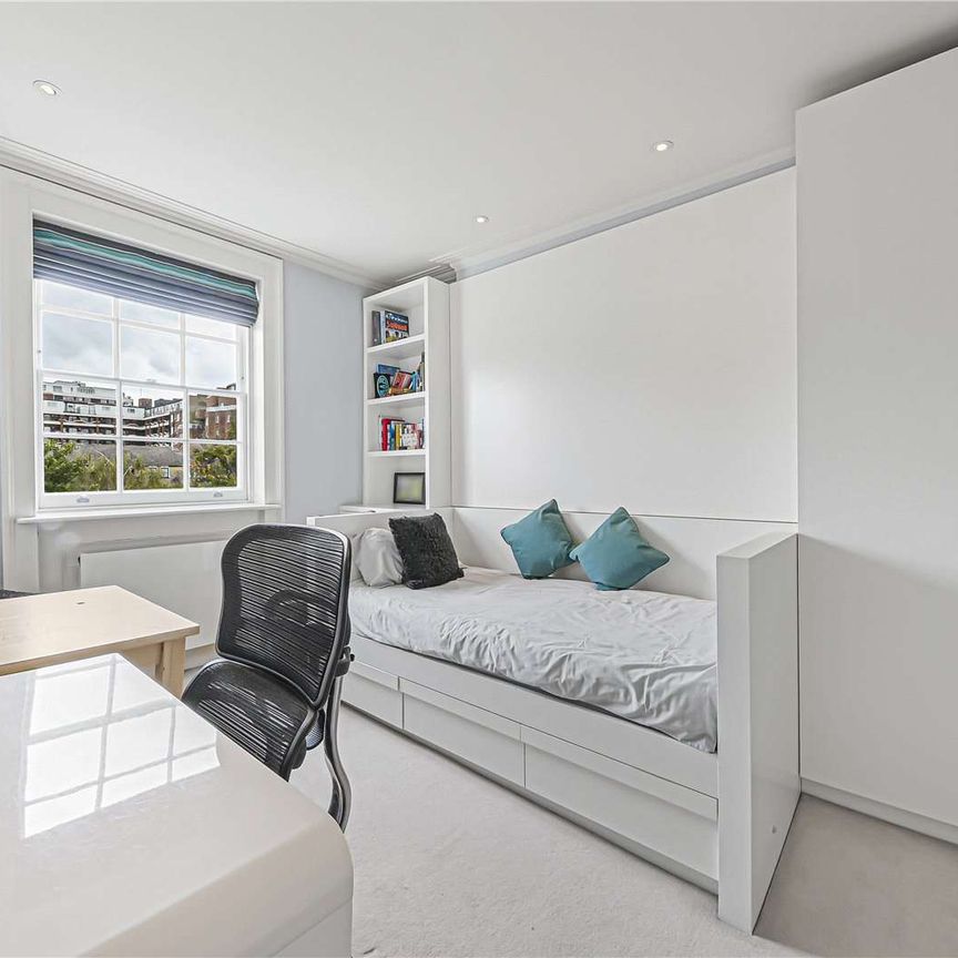 Five bedroom family house on the tree lined Hamilton Terrace. - Photo 1
