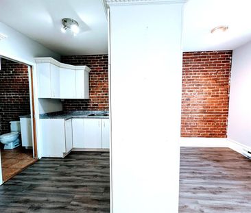 Immeuble - 842 à 860 Short 3 1/2 à Louer - Photo 1