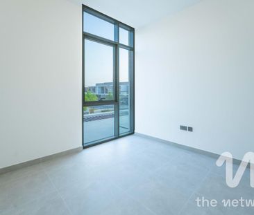 Next To Pool | 3 Bed + Maid | Vacant - Photo 1