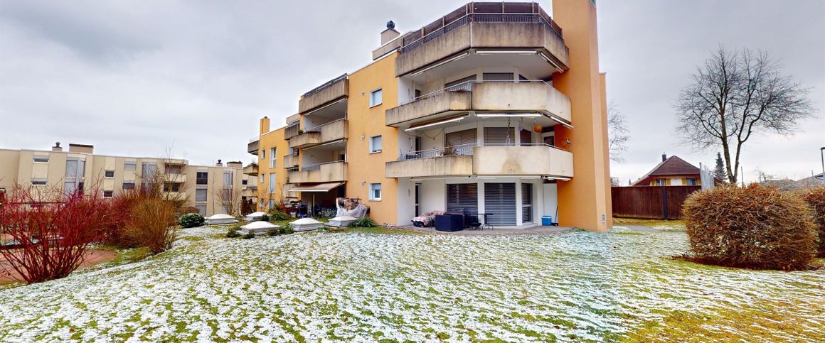 Living in the best location! - Photo 1