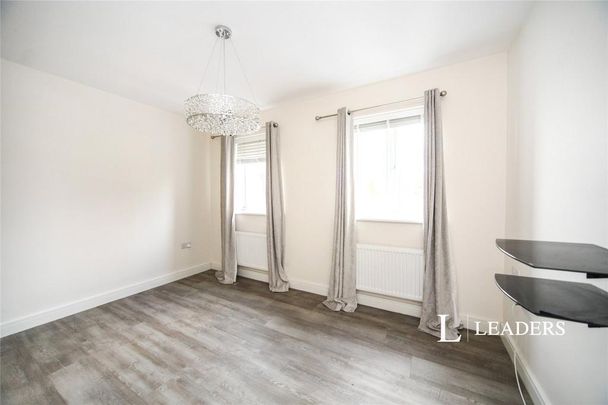 4 bedroom semi-detached house to rent - Photo 1